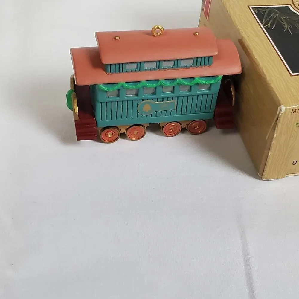 1991 Hallmark Keepsake Ornament Claus & Co. Railroad Passenger Car 3rd in Series